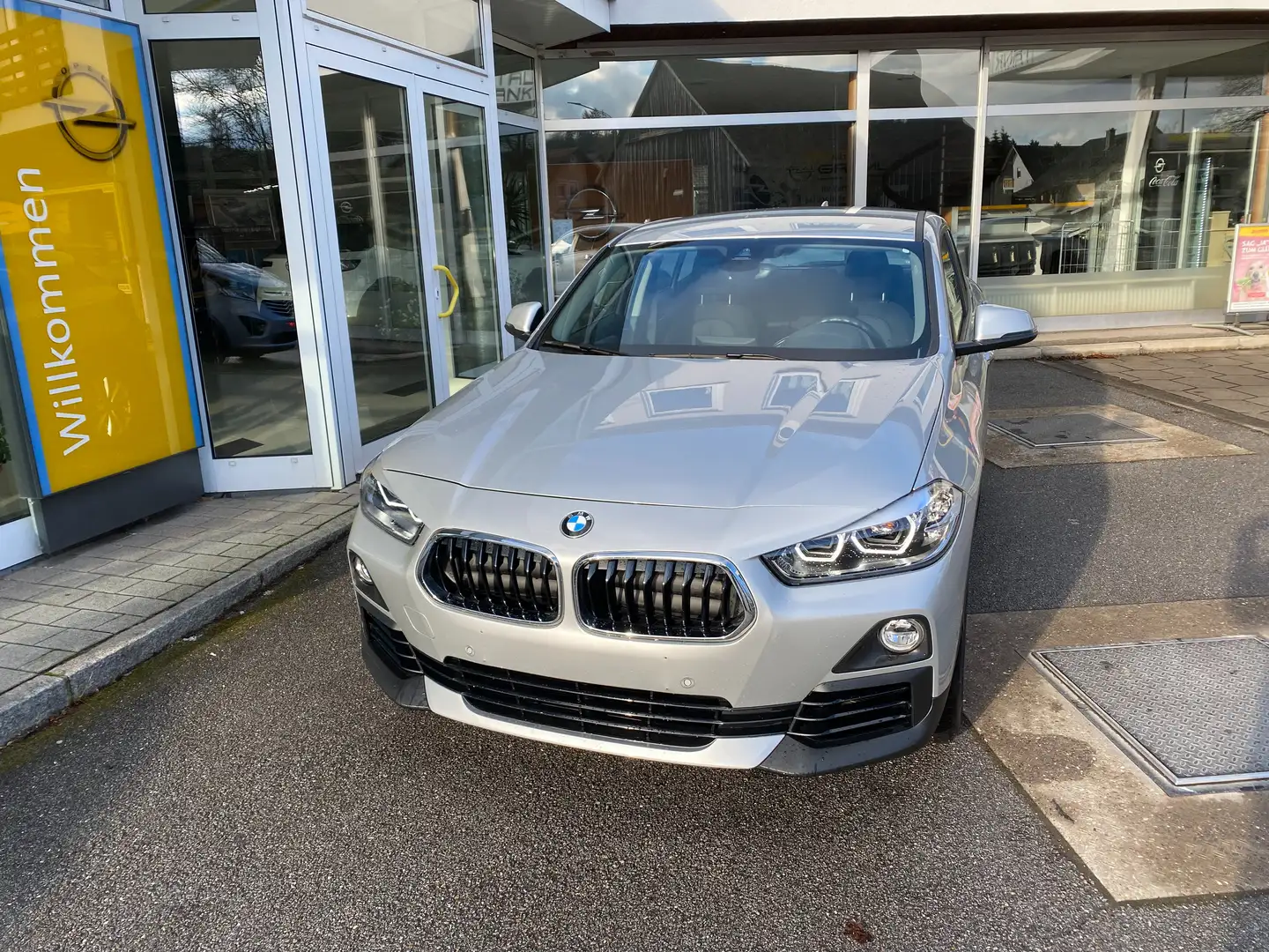 BMW X2 xDrive 20 i Advantage Silber - 2