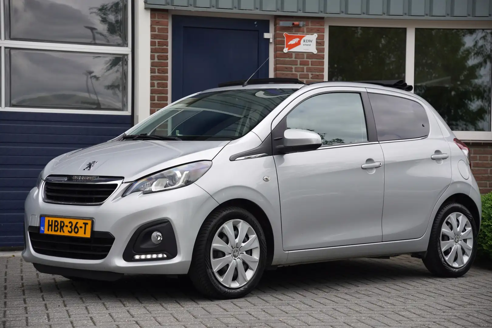 Peugeot 108 1.2 Puretech Allure, Airco, Bluetooth, Cabriolet Gris - 2