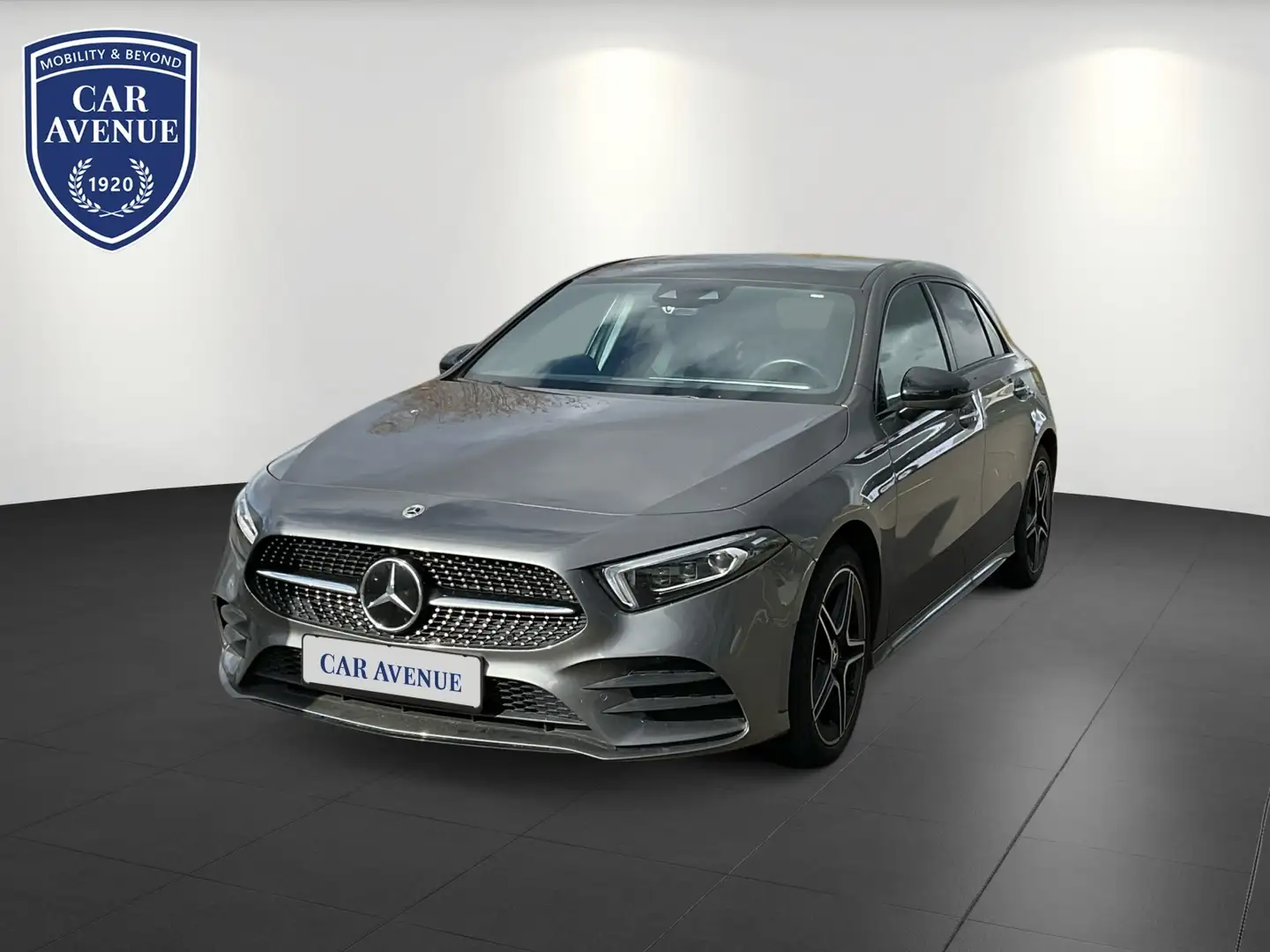 Mercedes-Benz A 250 e AMG Line Premium Plus Pano Grijs - 1