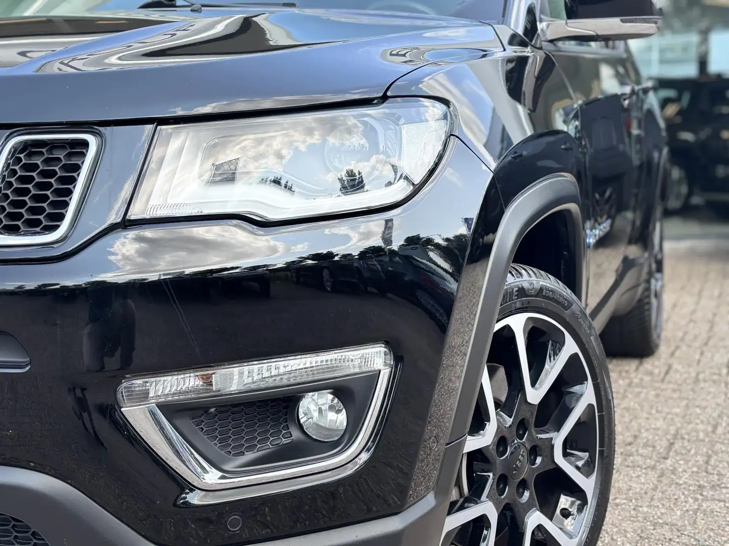 Jeep Compass 4xe 190 Plug-in Hybrid Electric Limited Business | Zwart - 2