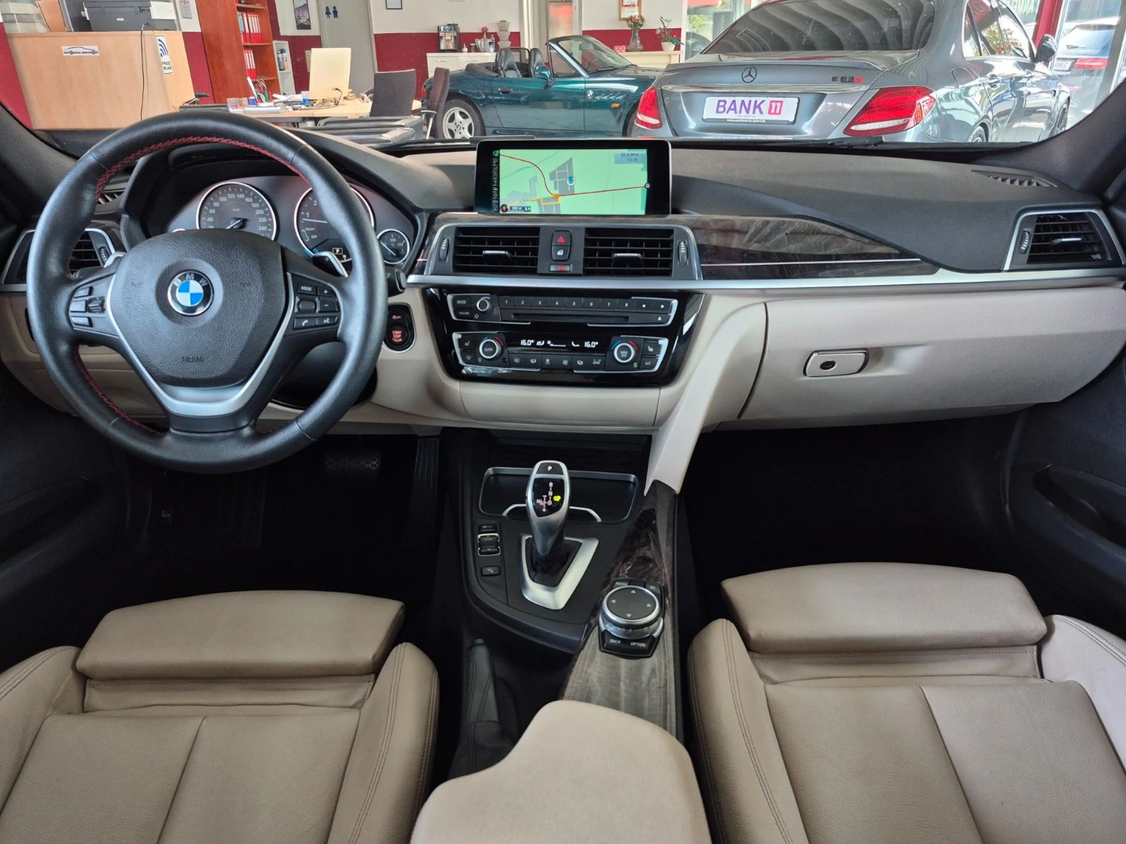 BMW 328 i xDrive Touring Sport Line Leder Navi Kamera — photo 11