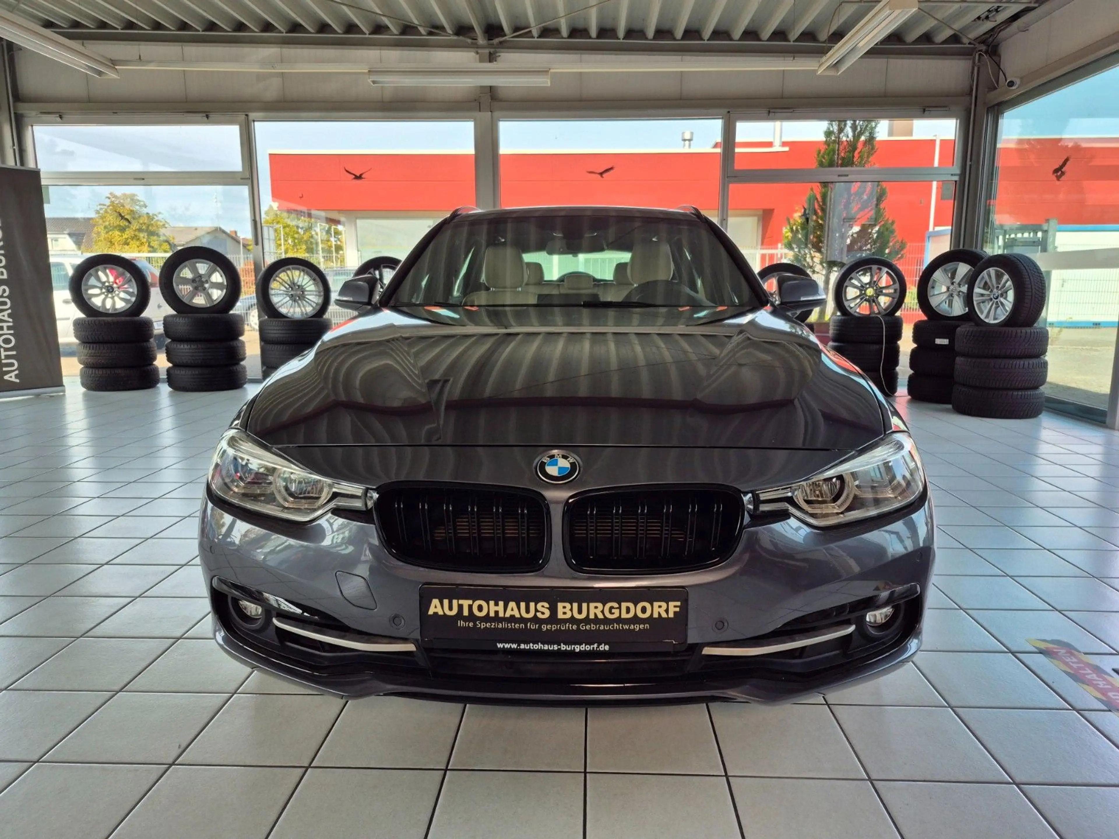 BMW 328 i xDrive Touring Sport Line Leder Navi Kamera — photo 2