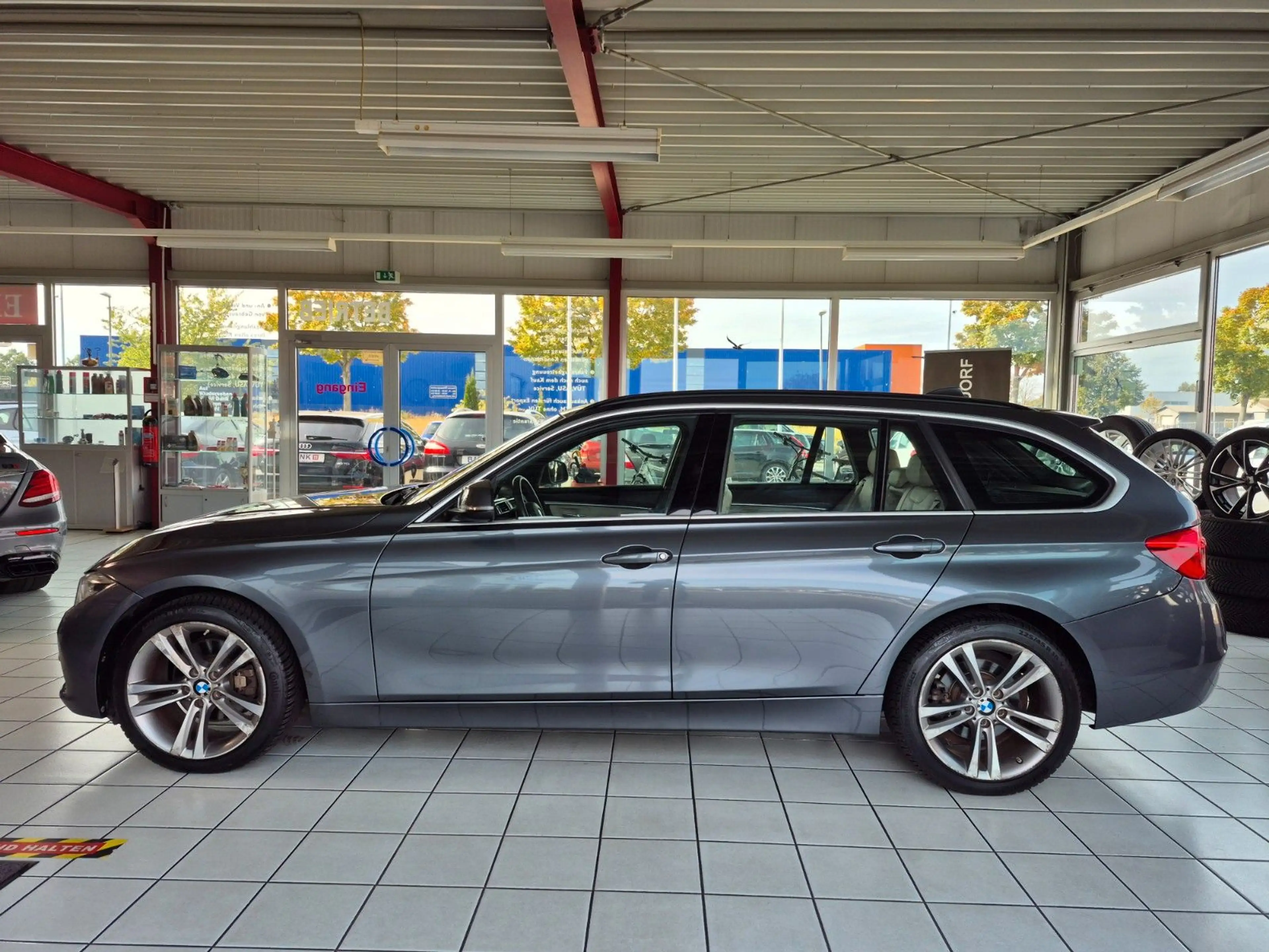 BMW 328 i xDrive Touring Sport Line Leder Navi Kamera — photo 9