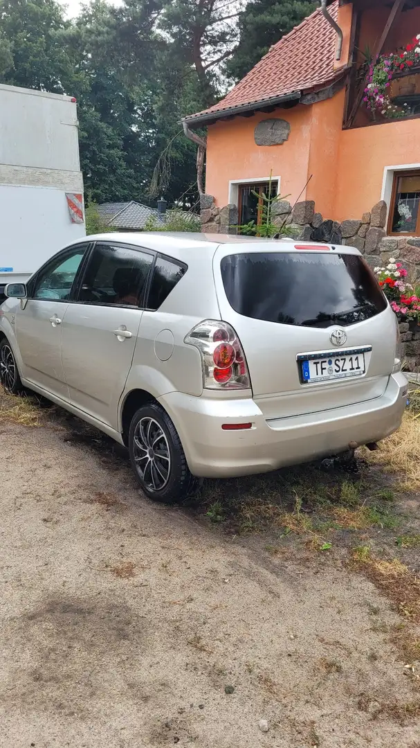 Toyota Corolla Verso 2.2 D-CAT Executive Silber - 2