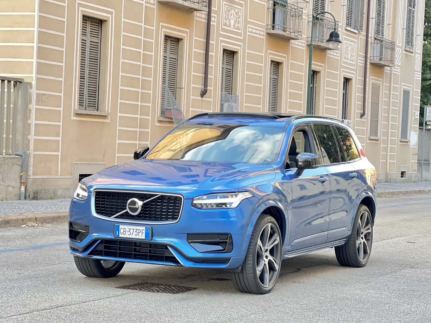 Volvo XC90 2.0 B5 D MHEV 235 + 14cv aut.8 AWD 7Posti R-Design Blau - 1