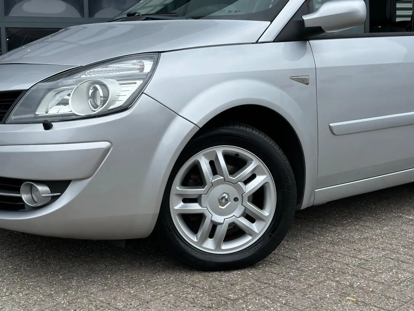 Renault Scenic 1.6-16V Tech Line | Navi | CRUISECR | PANO | PDC Gri - 2