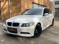 BMW 320 i LIM./1.HAND/AUTOMATIK/KLIMAAUTO/PDC//GEPFL Weiß - thumbnail 1
