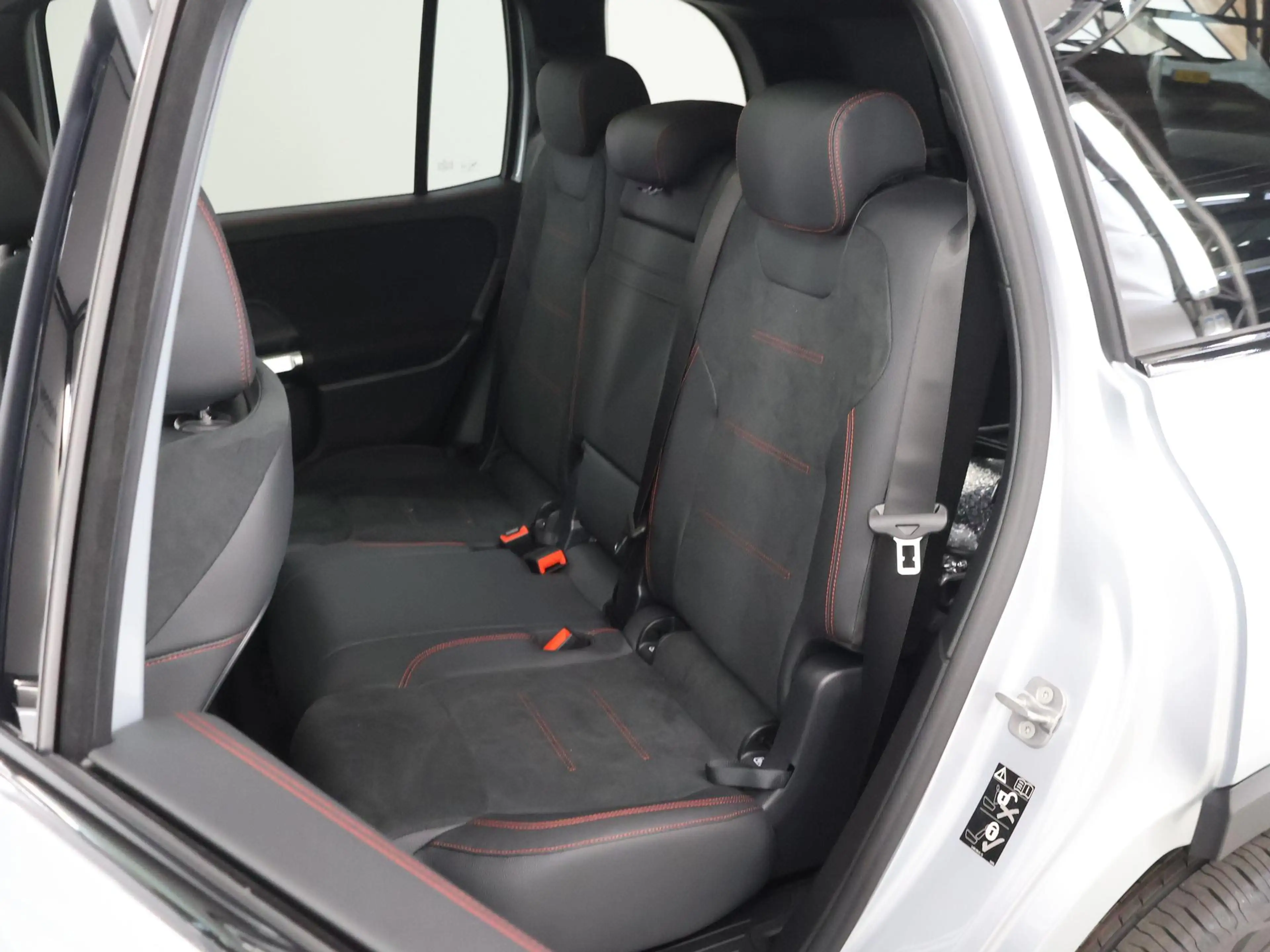 Mercedes-Benz EQB 250 250+ Business Solution AMG 71 kWh | Panoramaschuif — photo 11