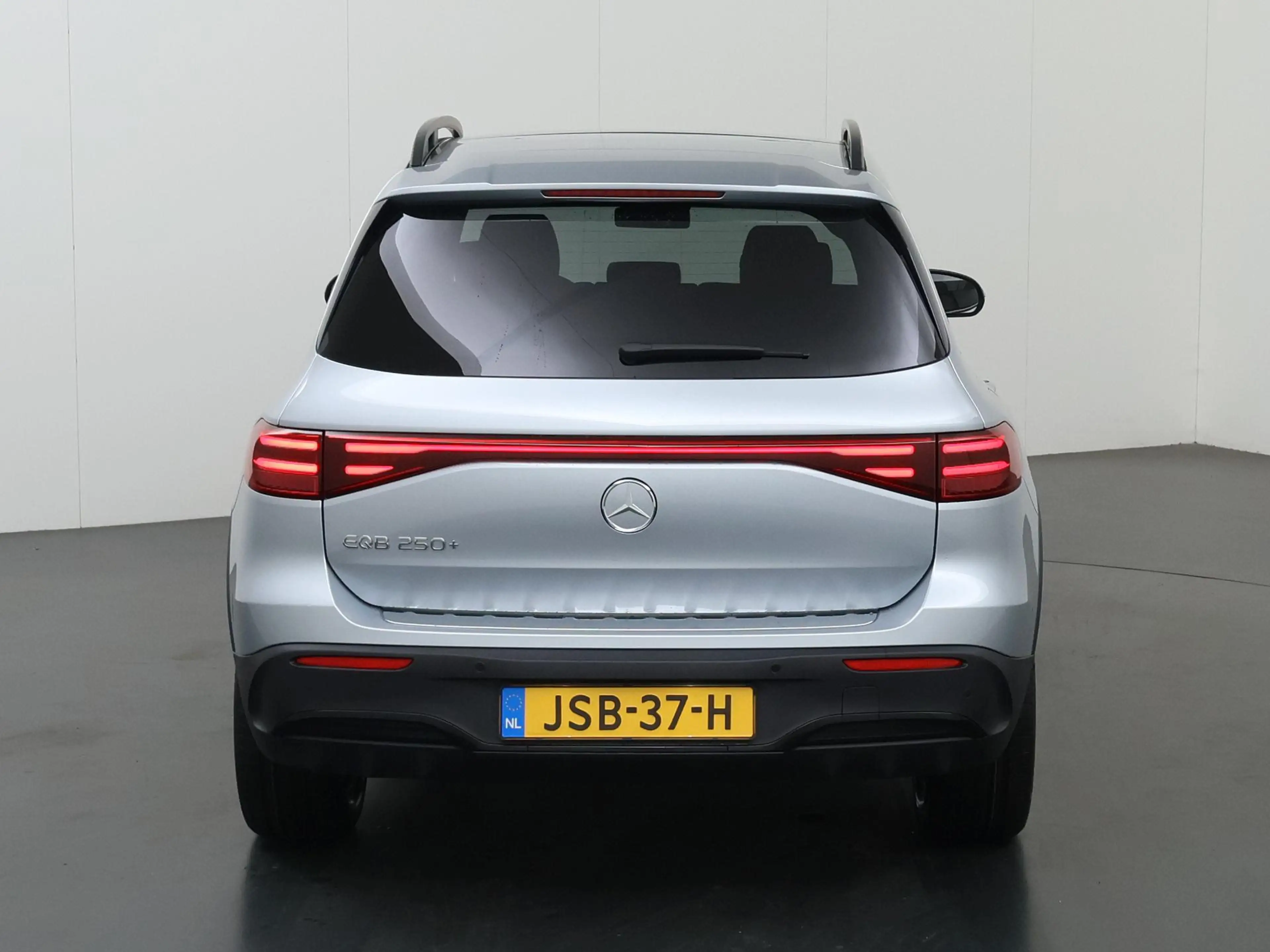 Mercedes-Benz EQB 250 250+ Business Solution AMG 71 kWh | Panoramaschuif — photo 4