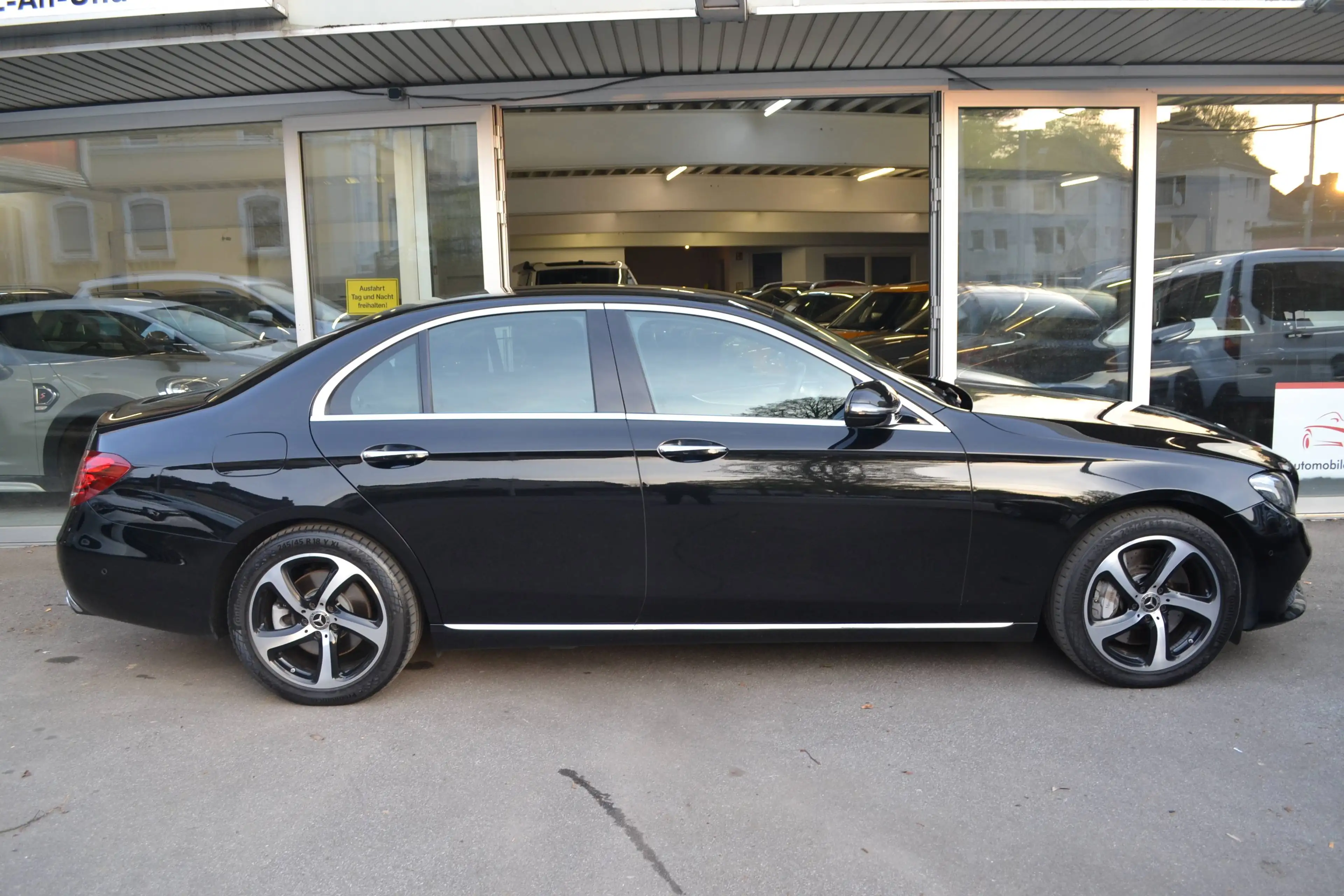 Mercedes-Benz E 400 D 4Matic *TV*BURMESTER*HEAD-UP*LEDER*MULTI-LED*ACC*SITZKLIMA*STANDHEIZUNG* — photo 8