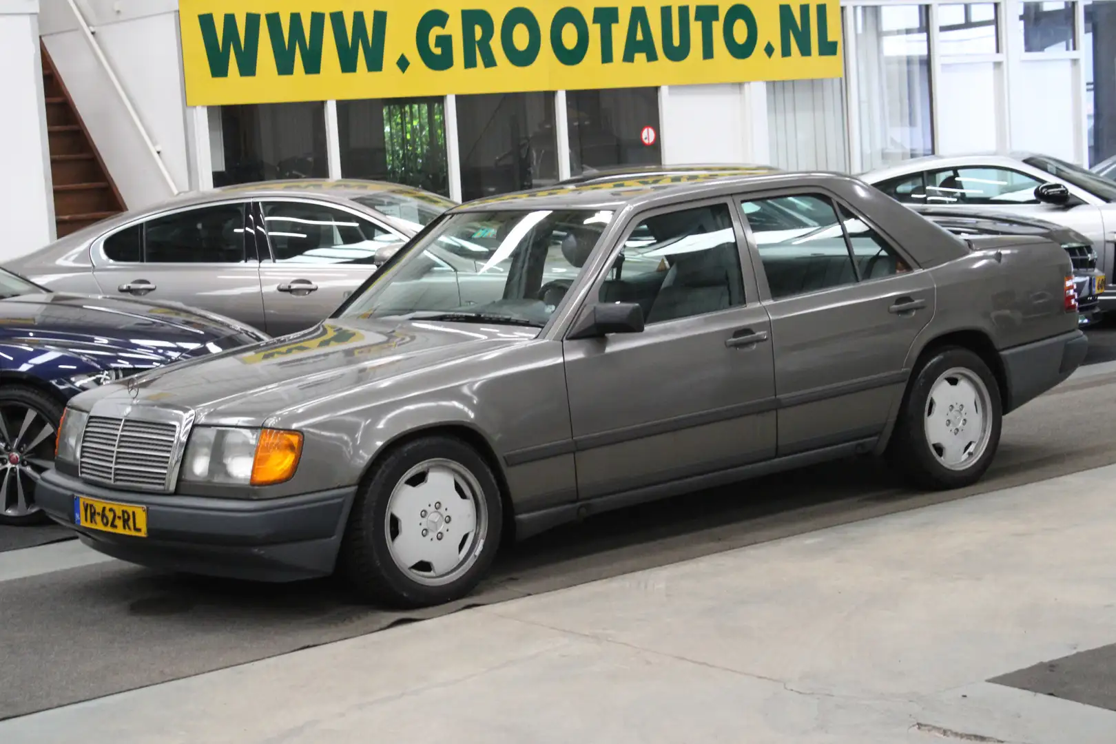 Mercedes-Benz 500 200-500 (W124) 230 E Automaat NAP, Airco, Schuif-/ Gri - 1