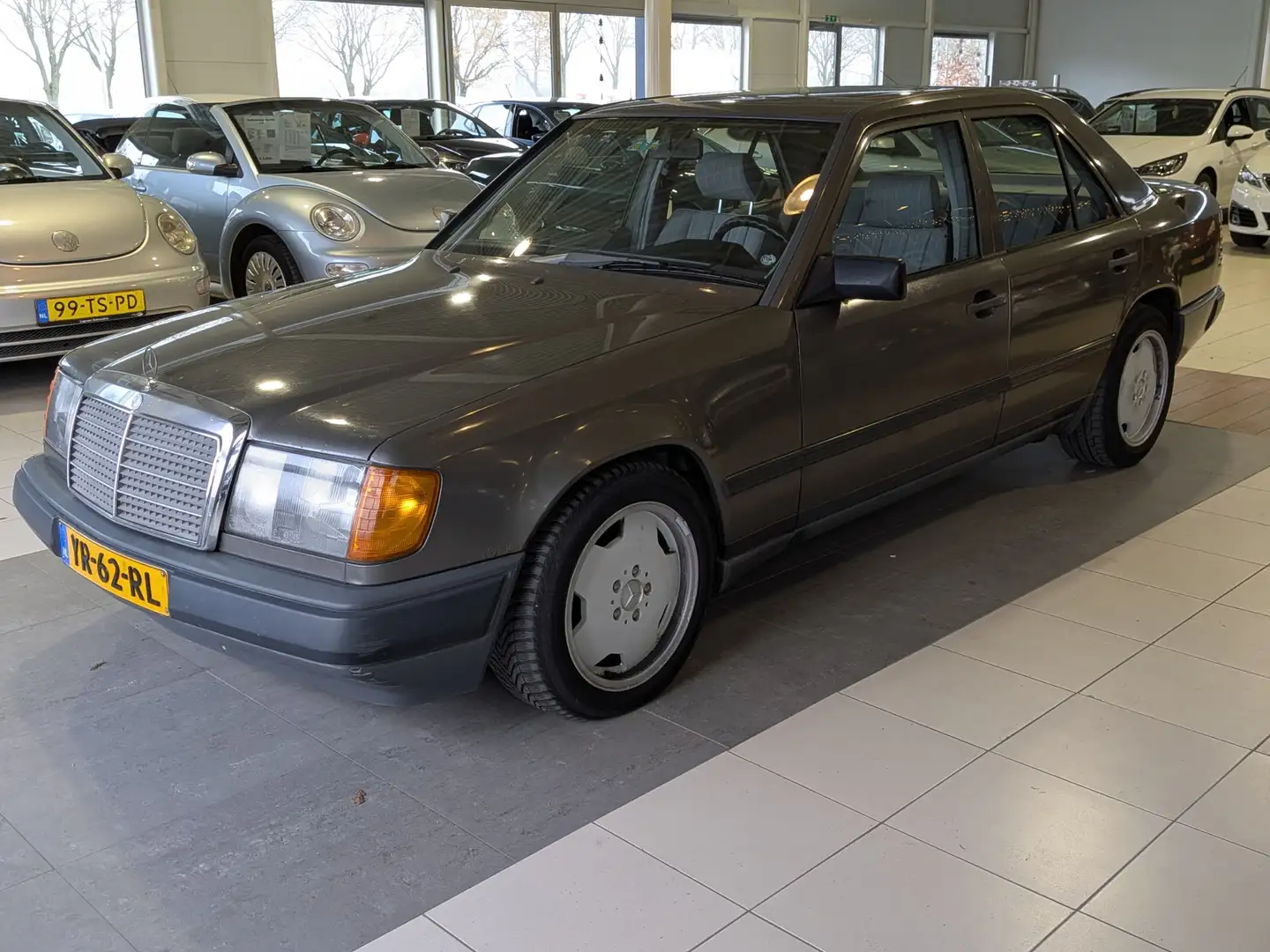 Mercedes-Benz 500 200-500 (W124) 230 E Automaat NAP, Airco, Schuif-/ Grijs - 2
