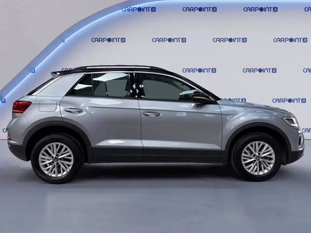 Volkswagen T-Roc view 7