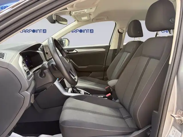Volkswagen T-Roc view 10