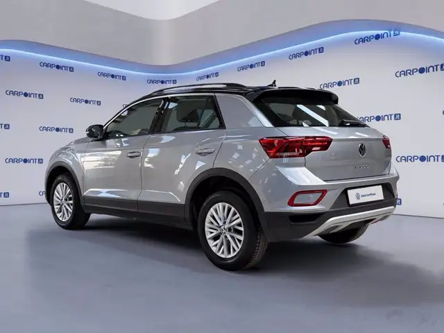 Volkswagen T-Roc view 4