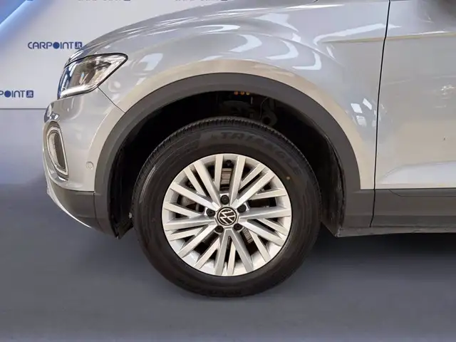 Volkswagen T-Roc view 15