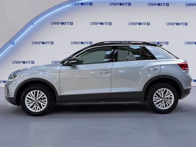 Volkswagen T-Roc view 3