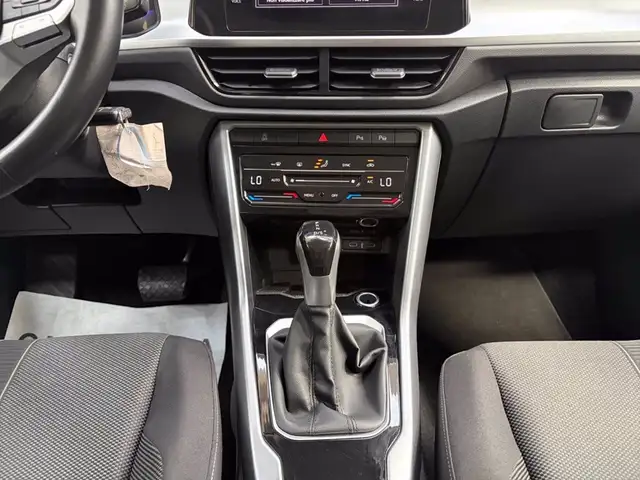 Volkswagen T-Roc view 12