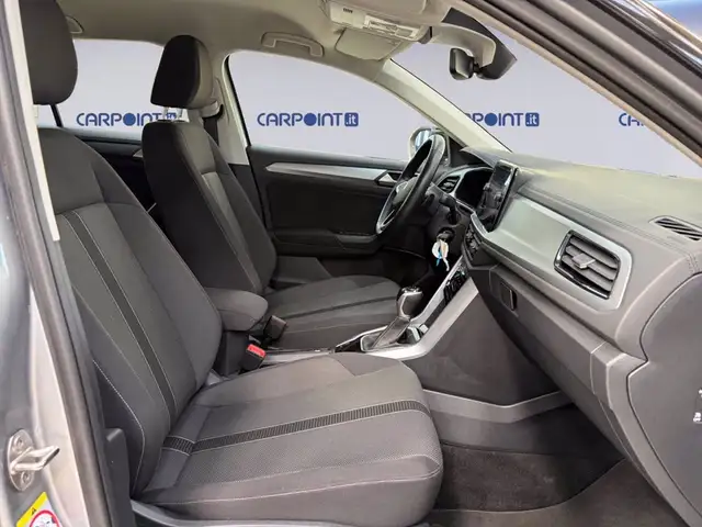 Volkswagen T-Roc view 16