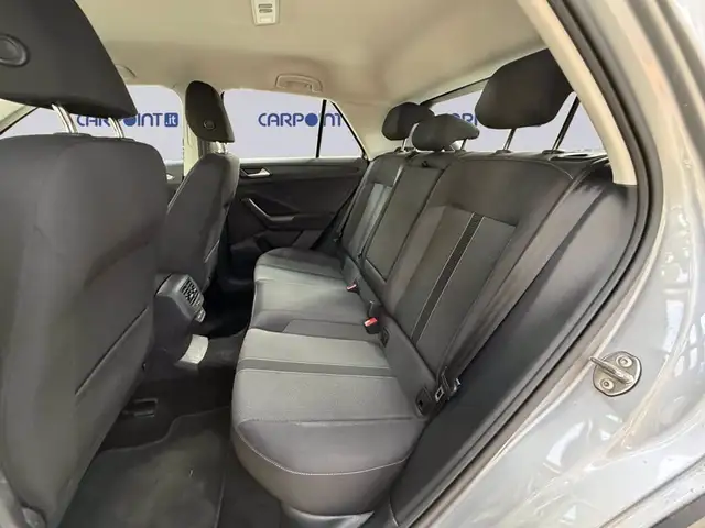 Volkswagen T-Roc view 14