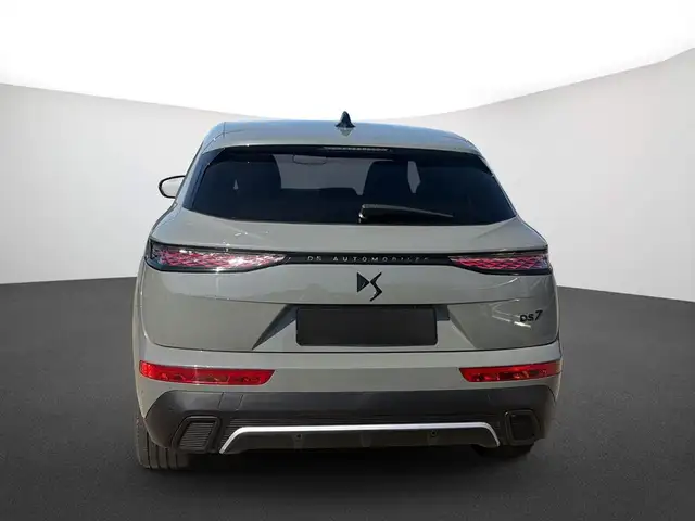 DS Automobiles DS 7 view 3