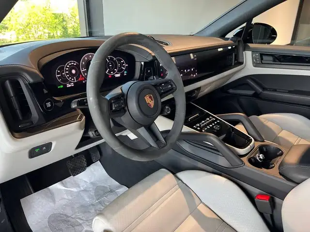 Porsche Cayenne view 12