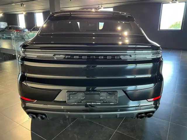 Porsche Cayenne view 8
