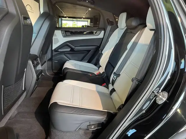 Porsche Cayenne view 14