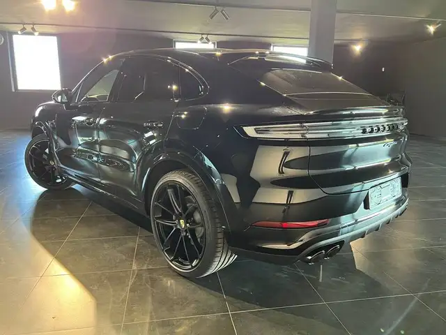 Porsche Cayenne view 9