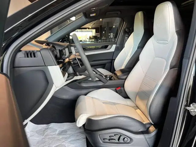 Porsche Cayenne view 13