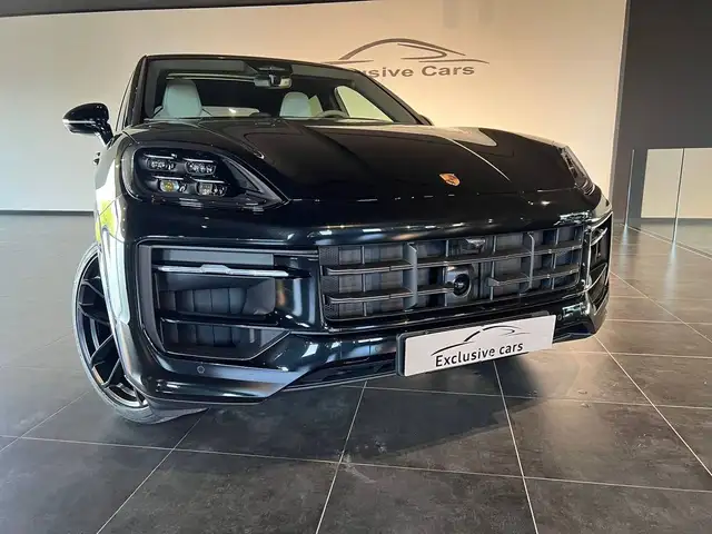 Porsche Cayenne view 3
