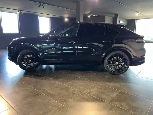 Porsche Cayenne view 10