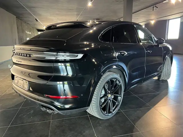 Porsche Cayenne view 6