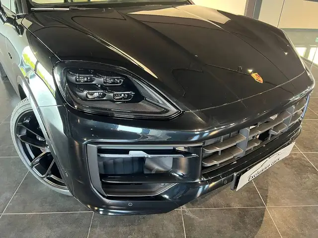 Porsche Cayenne view 4