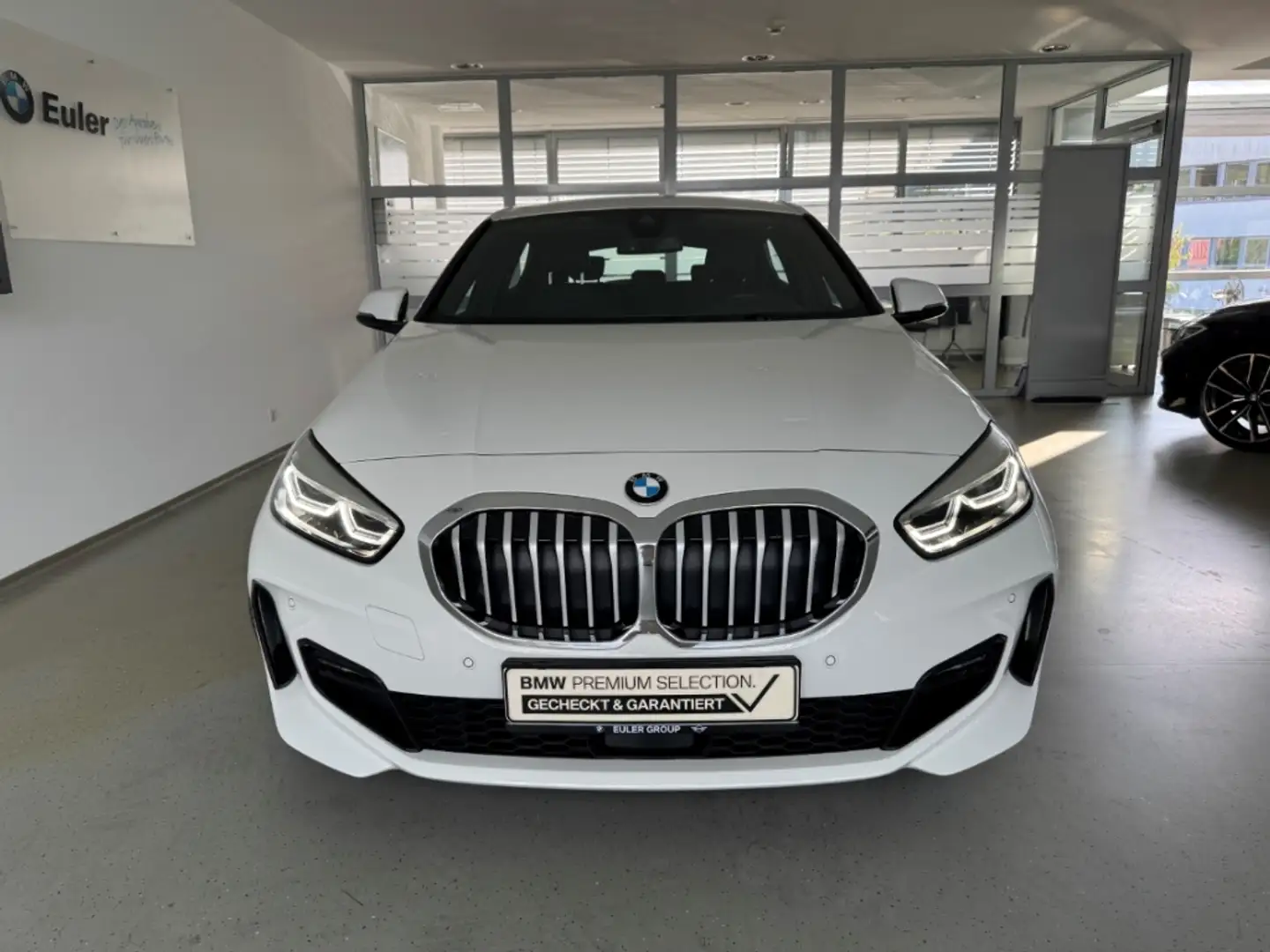 BMW 120 i DKG M Sport LCProf HiFi Comf.Pak. adLED ParkAss Weiß - 2