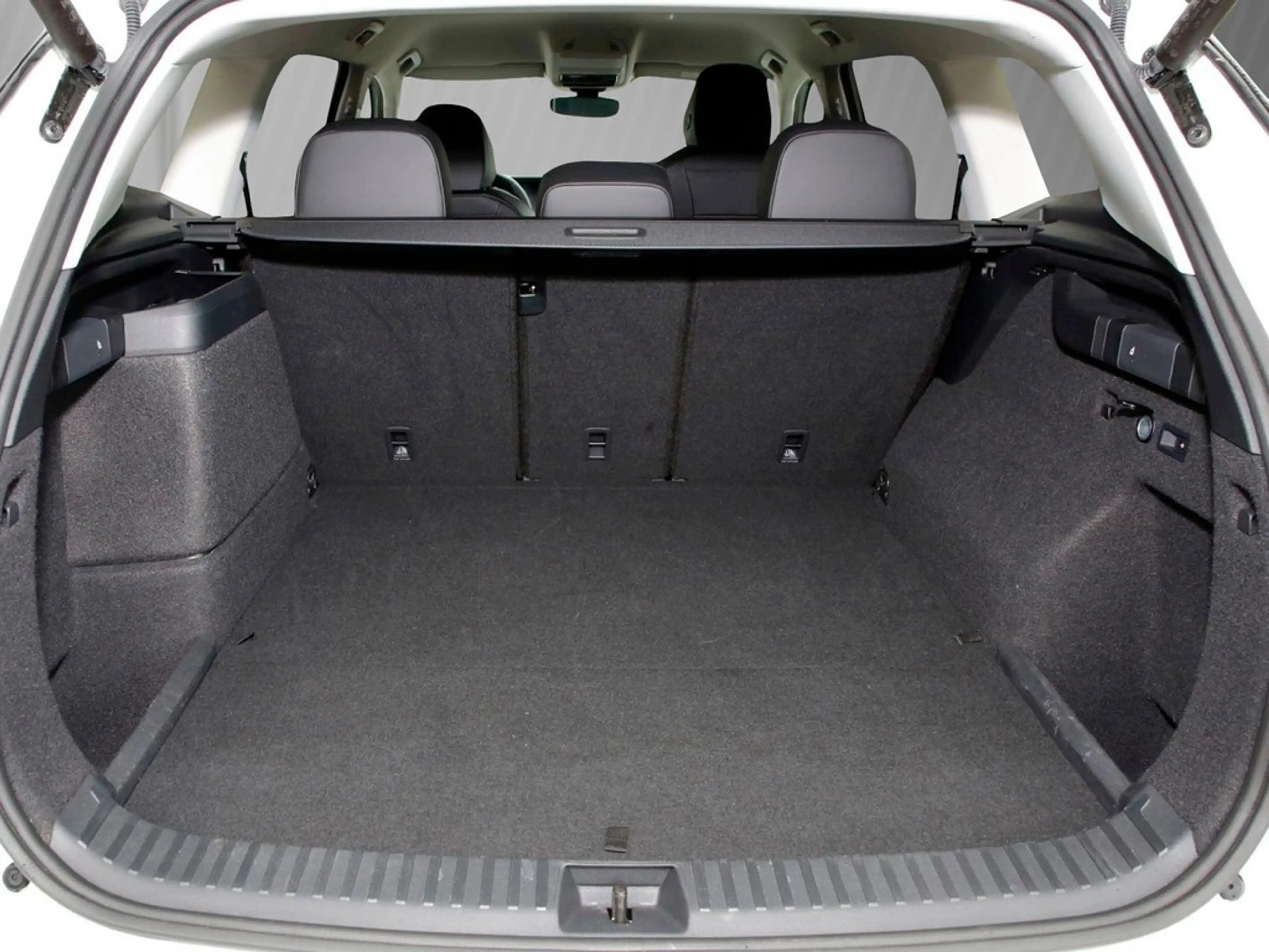 Volkswagen Tayron 1.5 TSI DSG eHybrid Elegance 18" ACC AHK — photo 6