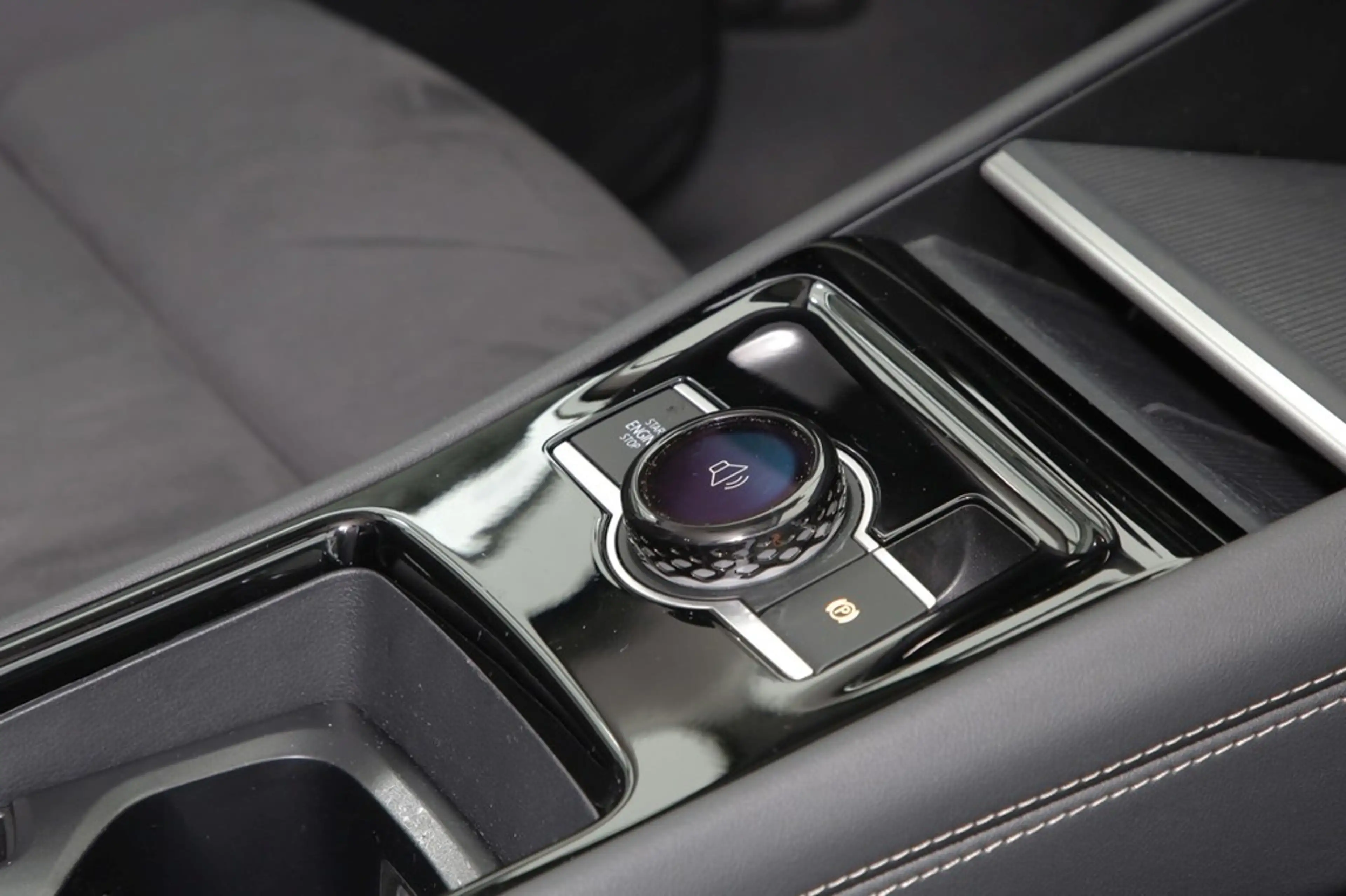 Volkswagen Tayron 1.5 TSI DSG eHybrid Elegance 18" ACC AHK — photo 11