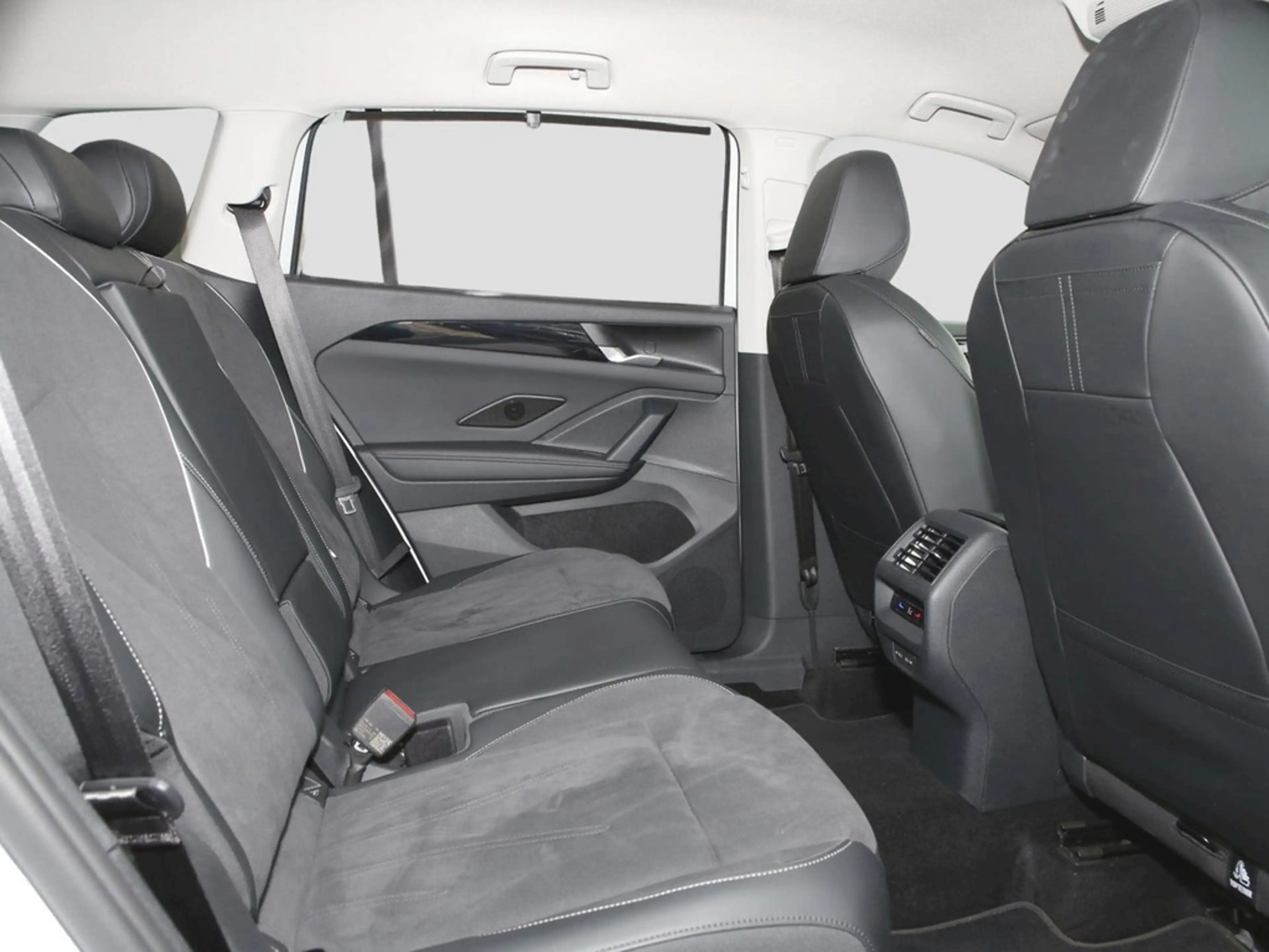 Volkswagen Tayron 1.5 TSI DSG eHybrid Elegance 18" ACC AHK — photo 12
