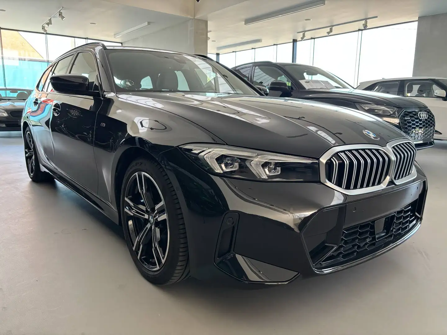 BMW 330 iA M PAKKET Camera/Cockpit plus/Stop&Go/Shadow... Noir - 1