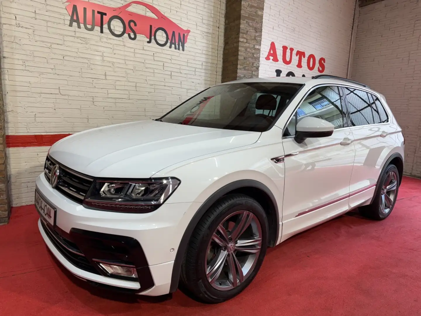 Volkswagen Tiguan 2.0TDI Sport DSG 110kW Wit - 1