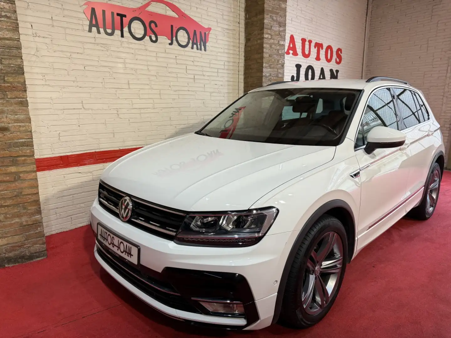 Volkswagen Tiguan 2.0TDI Sport DSG 110kW Wit - 2