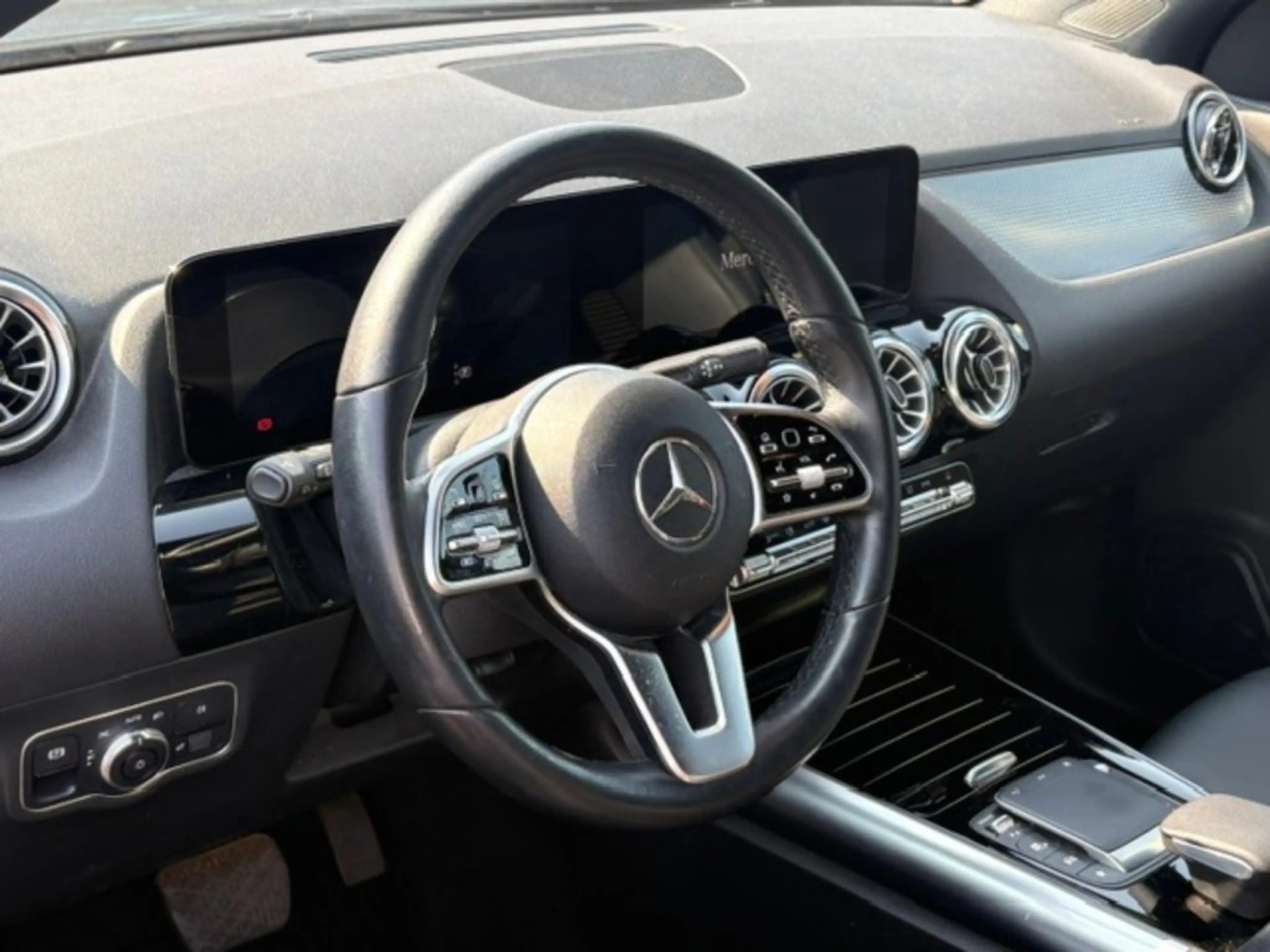 Mercedes-Benz GLA 180 d — photo 3