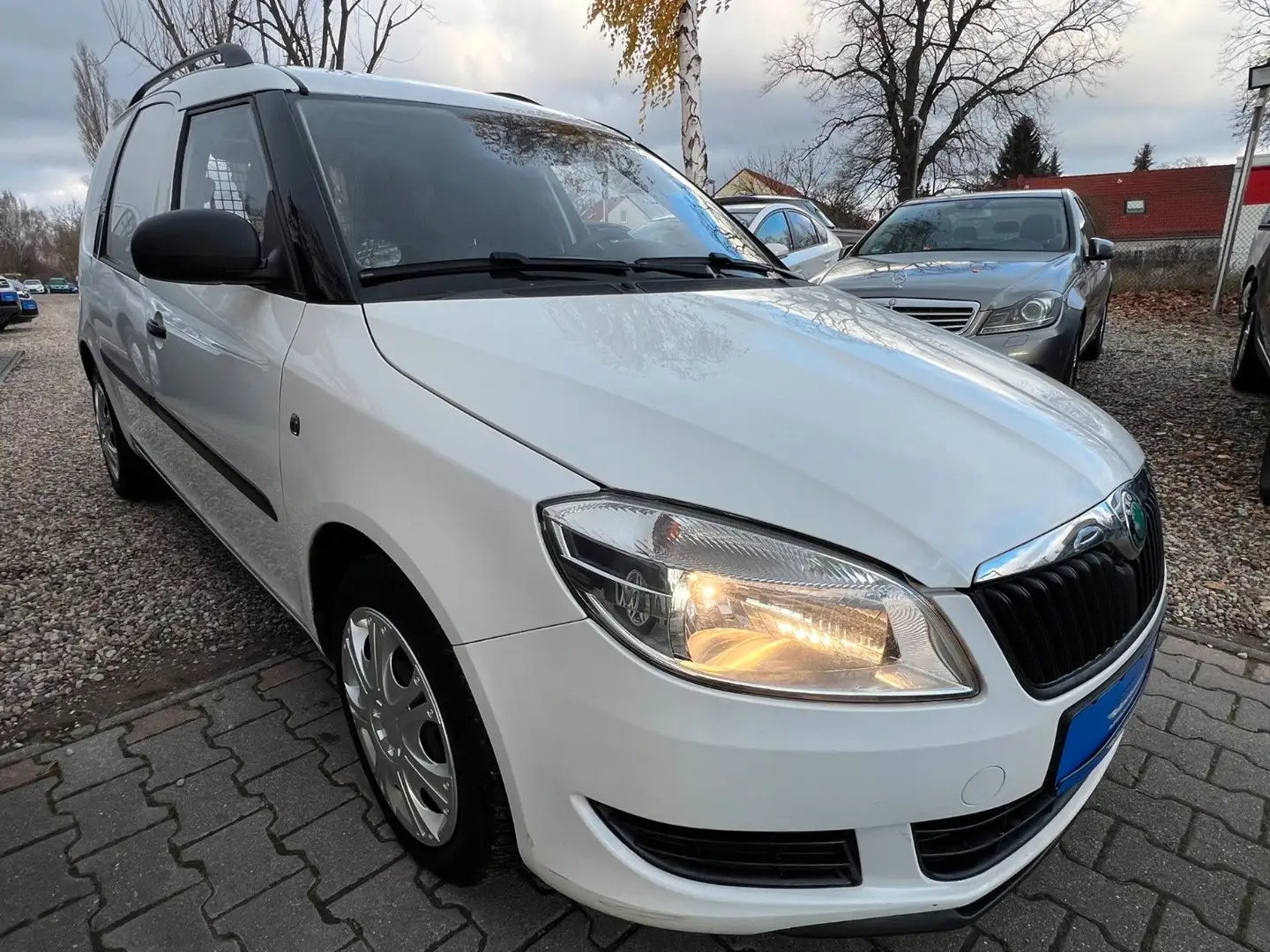 Skoda Roomster Praktik*2.HD*ZV*ALLWR*TÜV NEU Blanco - 2