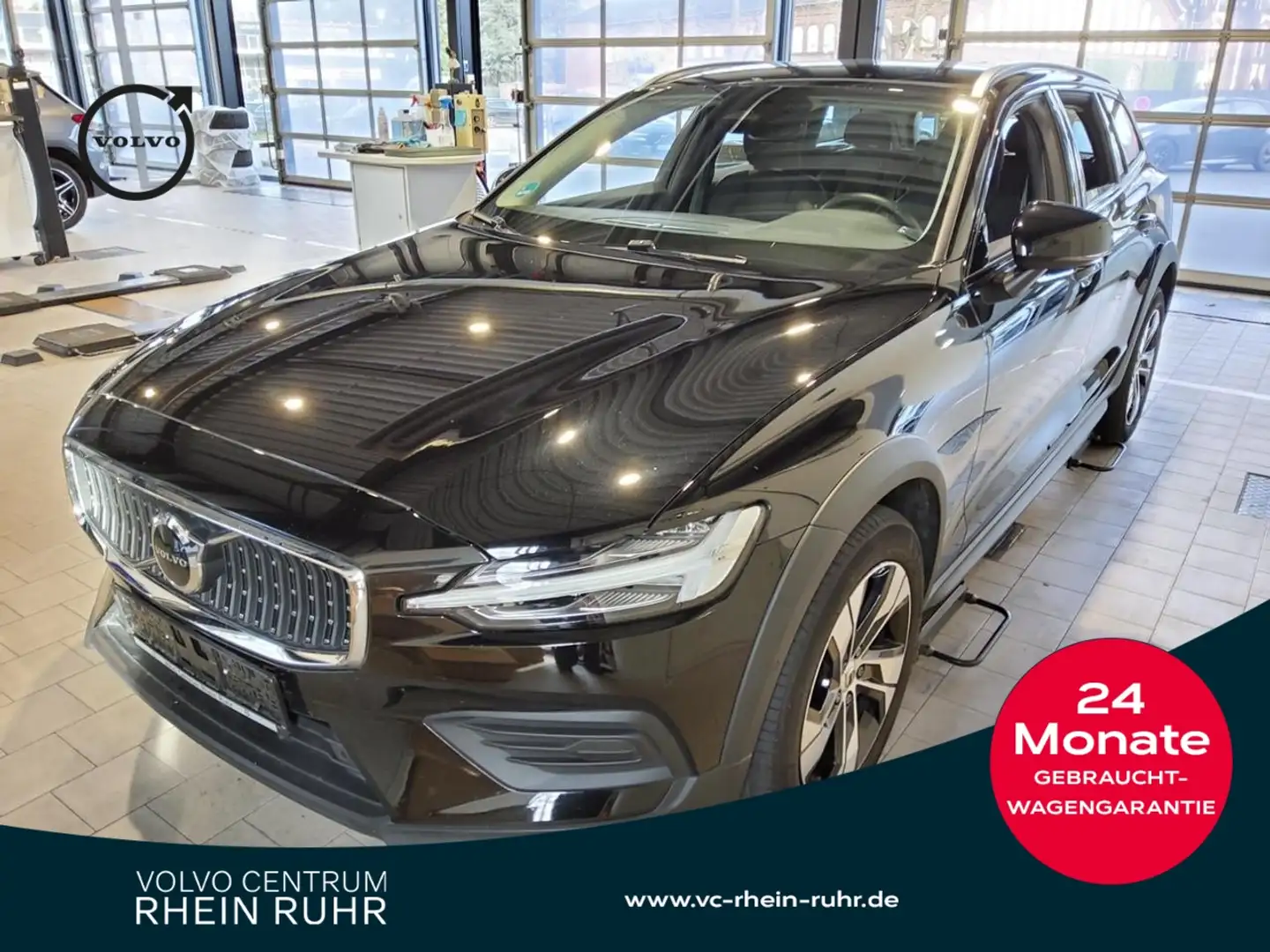 Volvo V60 Cross Country B4 AWD Plus+AHK+WINTERPAK+ Schwarz - 1