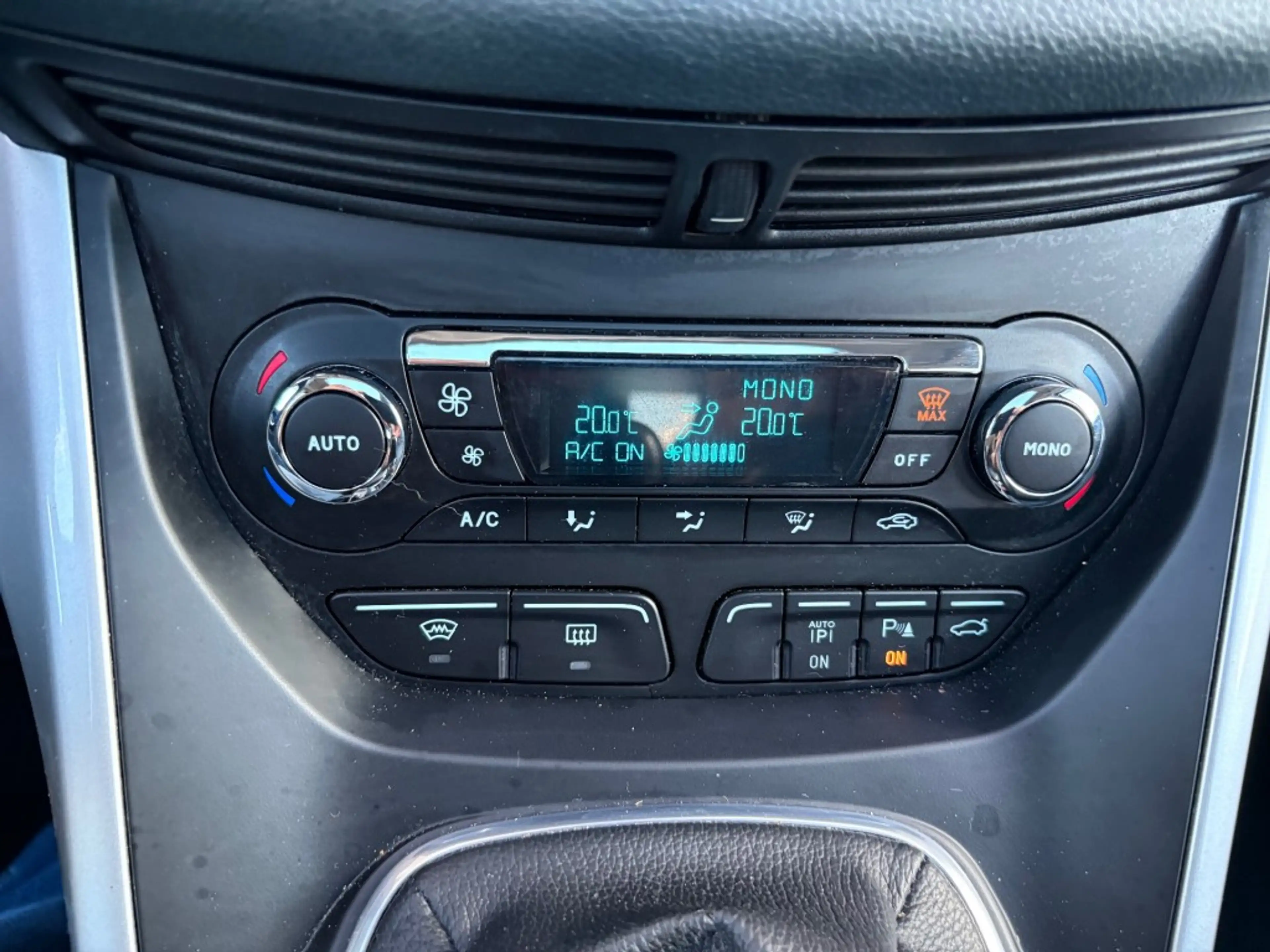 Ford C-Max 1.6 Titanium Panodak - Clima - Trekhaak - Leer — photo 15