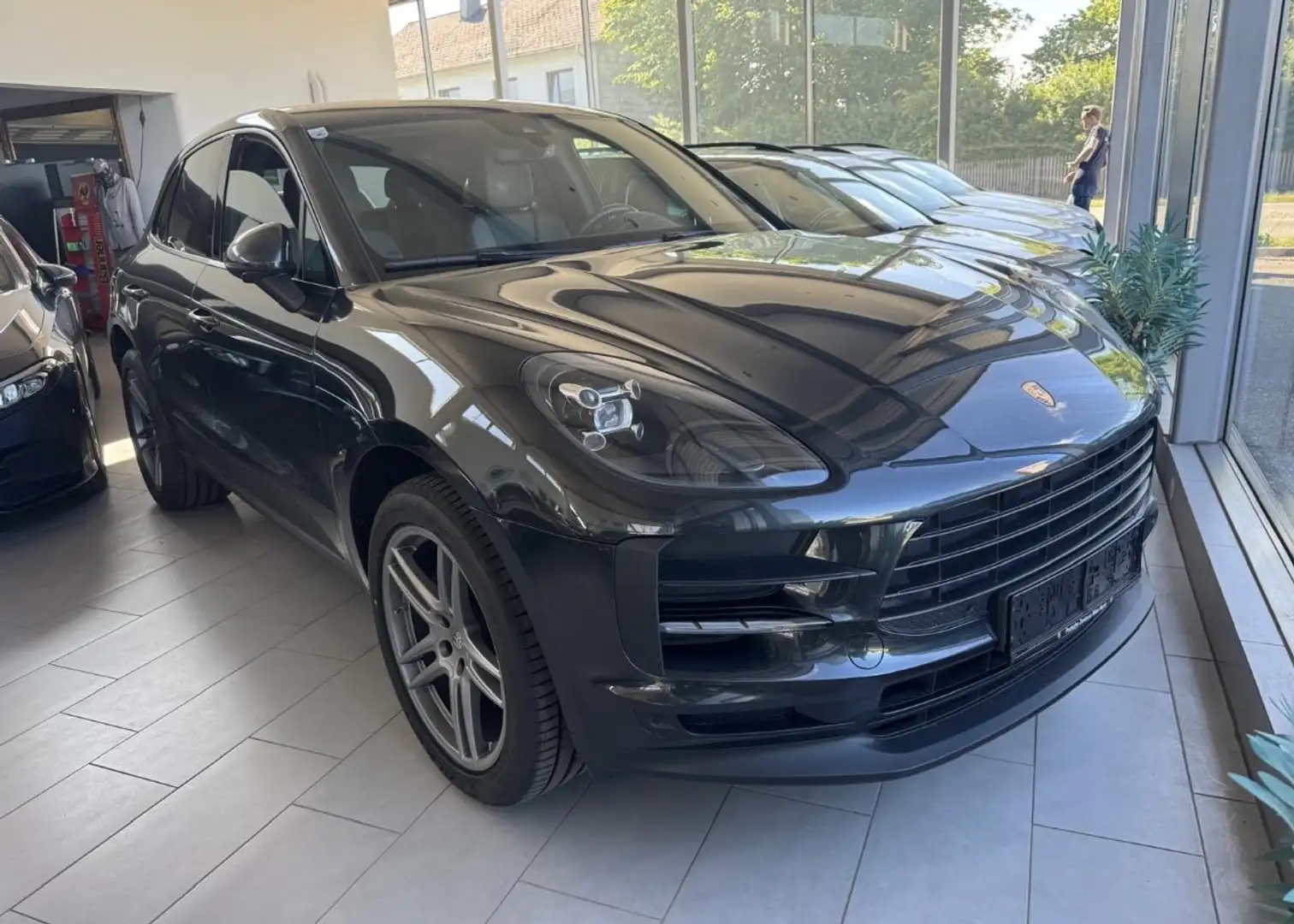 Porsche Macan - 1