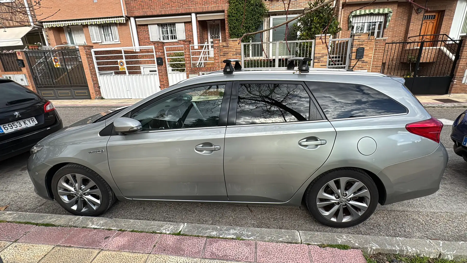 Toyota Auris Auris Touring Sports hybrid Advance Advance Plateado - 1