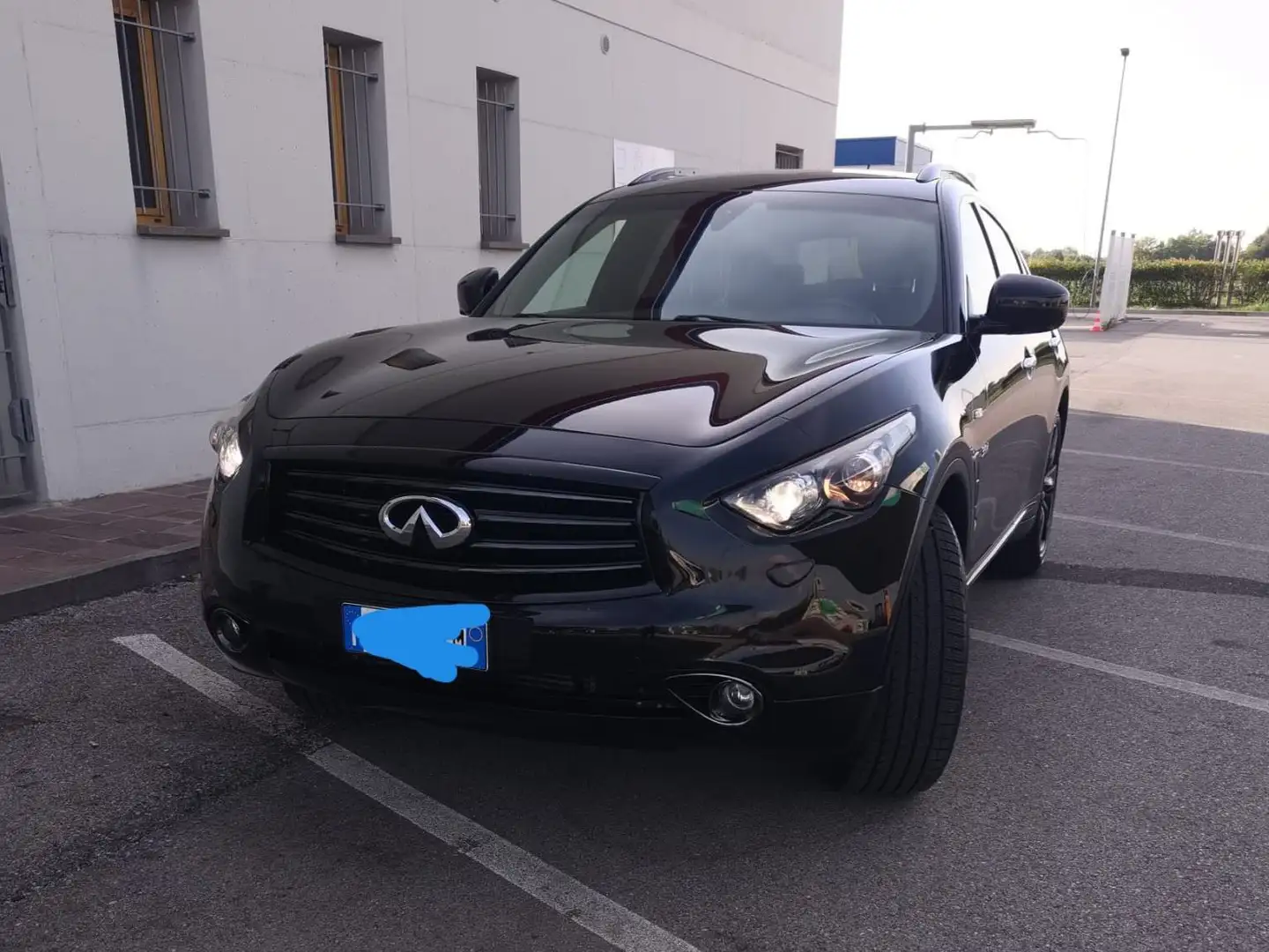 Infiniti QX70 S Premium Schwarz - 2
