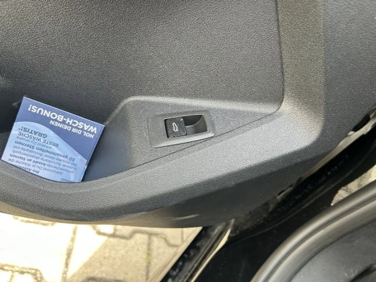 BMW 120 d M-Sport — photo 13