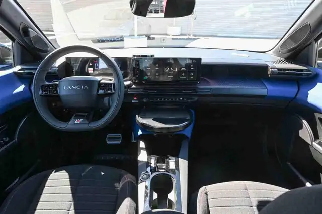 Lancia Ypsilon view 8